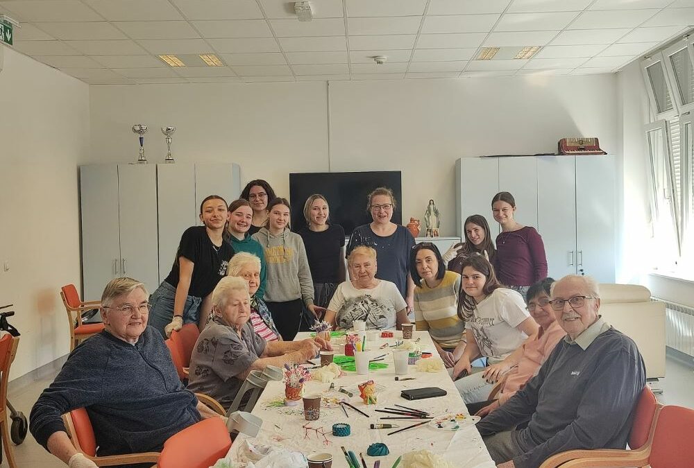 Učenice volontiranjem povezuju generacije u Glini